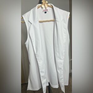 Elegant White Sleeveless Blouse